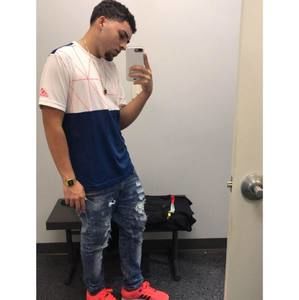 Meet your Posher, Jonathan